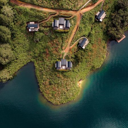 The Boato Hotel Guatapé Eksteriør bilde Aerial view of the lake