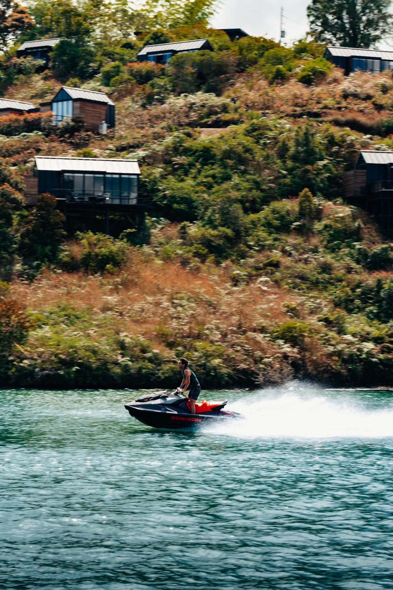 The Boato Hotel Guatapé Eksteriør bilde Jet skiing on the Waikato River