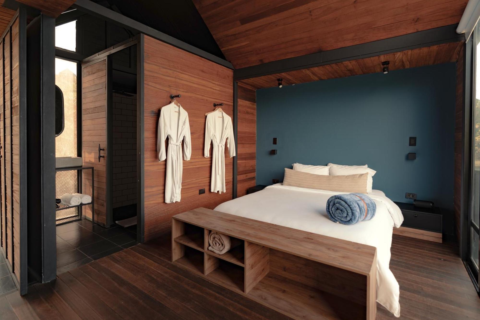 The Boato Hotel Guatapé Eksteriør bilde A bedroom at the hotel