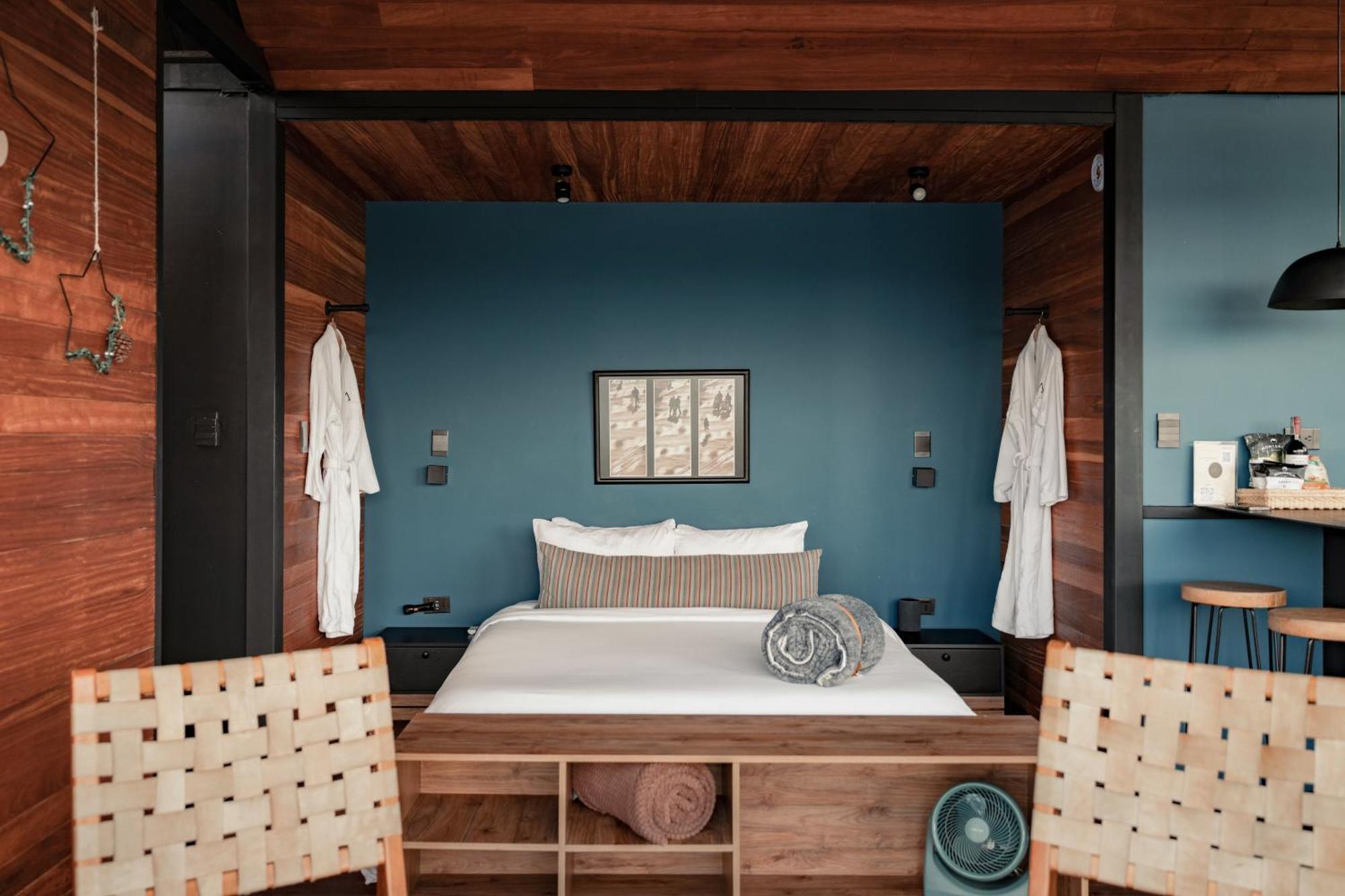 The Boato Hotel Guatapé Eksteriør bilde A bedroom at the hotel